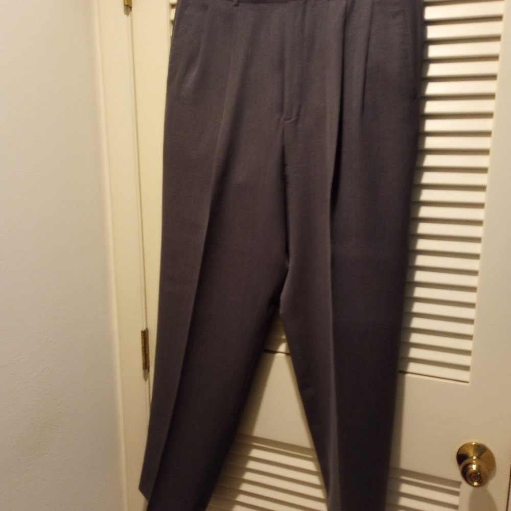 Perry Ellis Portfolio gray pleated front mens pants 36-32, EUC